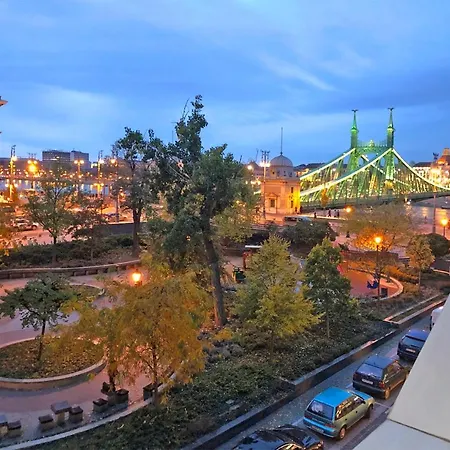 M&m Apartment-fovam Ter * Budapest