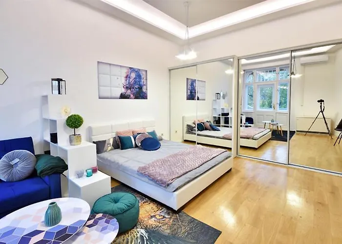 M&m Apartment-fovam Ter Daire