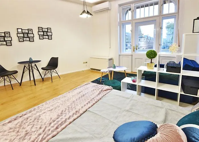M&m Apartment-fovam Ter